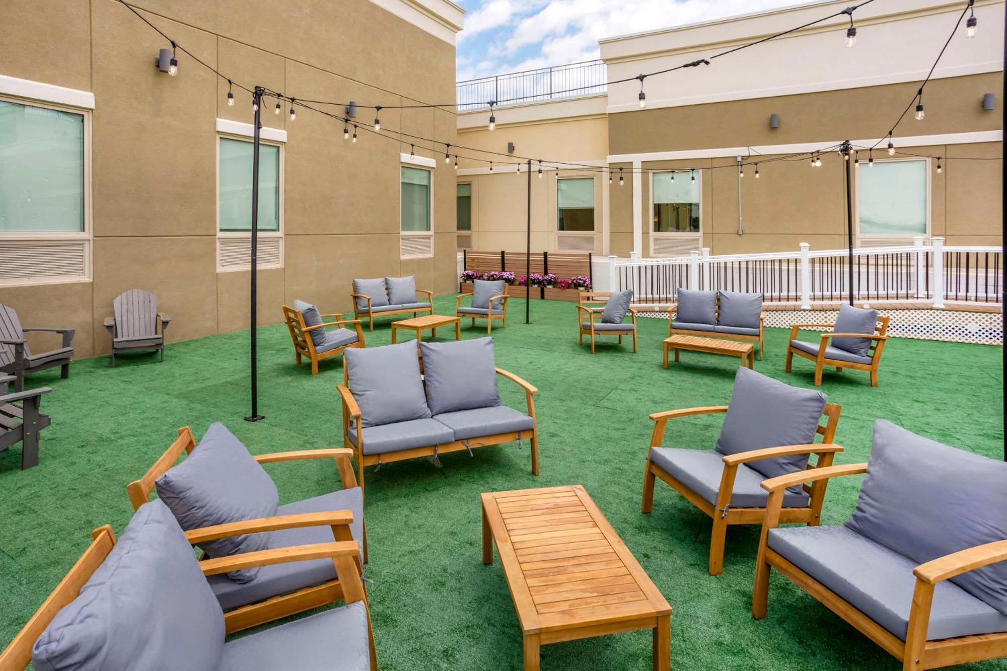 Comfort Inn & Suites Newark Liberty International Airport Eksteriør bilde